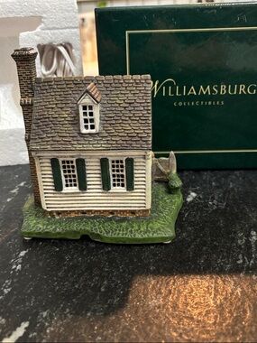 Williamsburg Collectibles Miniature Colonial House - White with Green Shutters